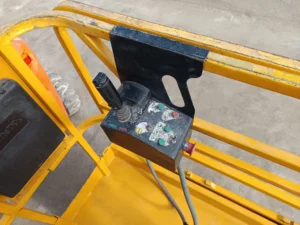 plataforma elevadora amarilla